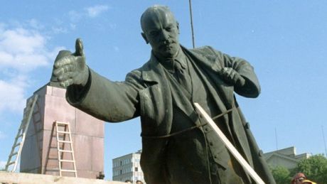 Ultimul monument al lui Vladimir Lenin din Ucraina a fost demontat. Foto: e-news.su