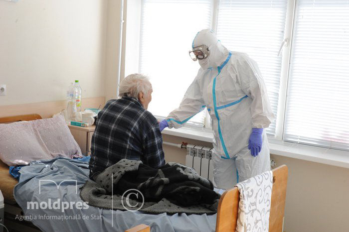 В столичные больницы госпитализировано 69 больных коронавирусом.