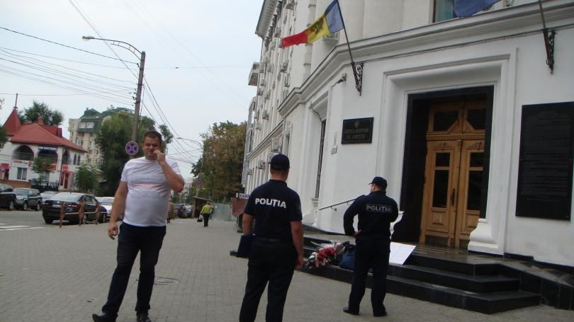 Полиция снова не позволила провести протест у здания Высшей судебной палаты.