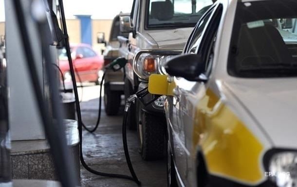 АЗС Украины продолжают снижать цены на топливо.