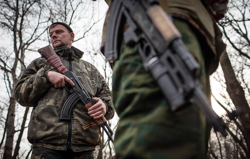 30-летний мужчина подозревается в участии в качестве военнослужащего в незаконных вооруженных формированиях на востоке Украины. 
