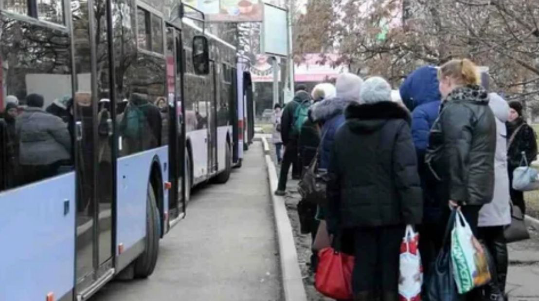 В Мариуполе эвакуируют местных жителей.