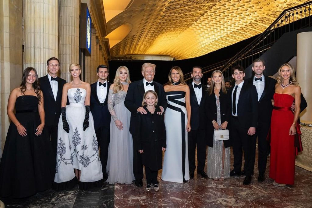 Forbes: Состояние семьи Трампов выросло до $10 миллиардов после возвращения в Белый дом.