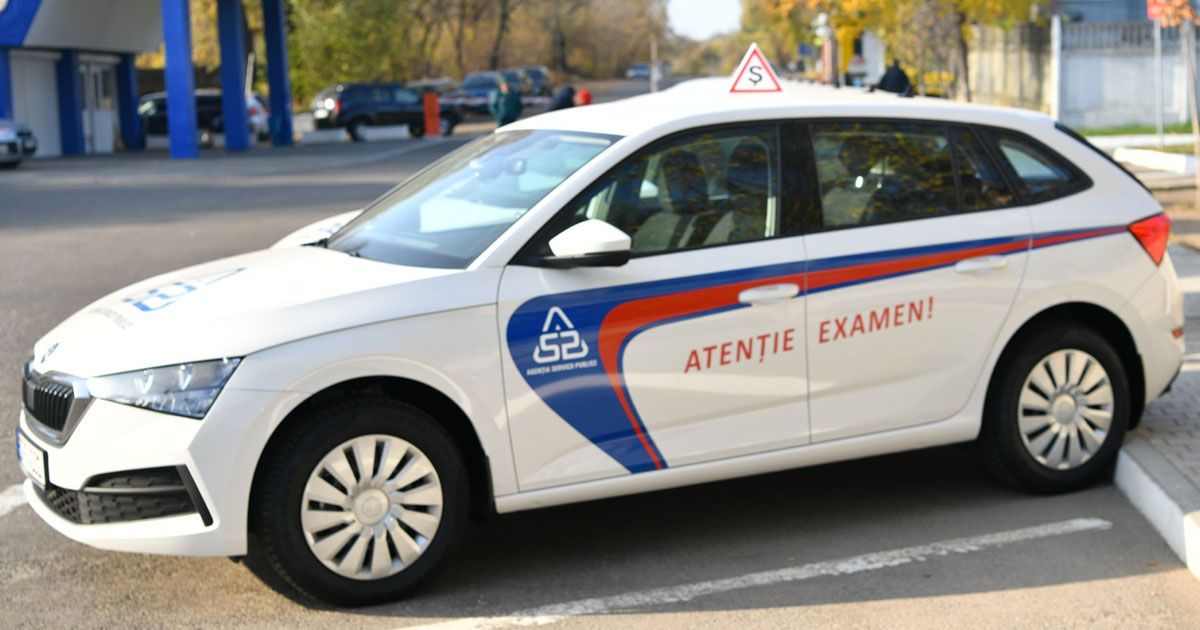 Proiect-pilot al ASP: Instructorii auto vor putea fi prezenți la examenul practic pentru permis.