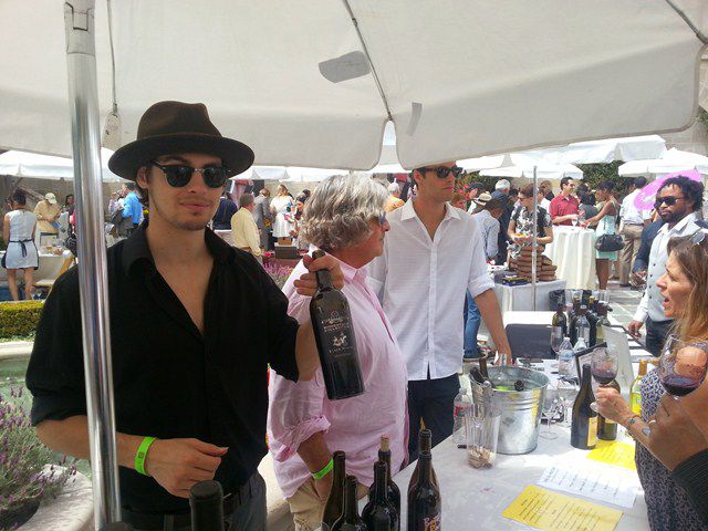 Вина, которые участвовали в Vintage Festival, можно было и купить.