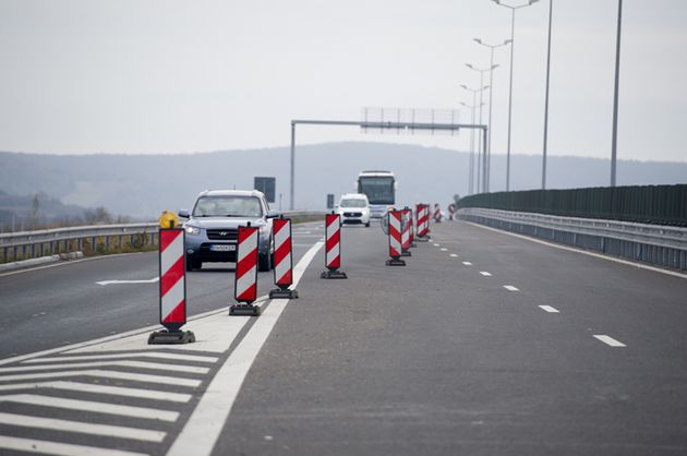 Proiectul unei autostrăzi Ungheni-Iași-Târgu Mureș este în discuție în România, urmând a fi finalizat până 2020.