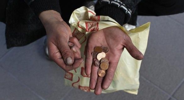 O femeie cu cetățenie română care cerșea în Austria a fost amendată cu 38.000 de euro pentru că a cerșit.