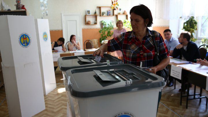 Больше пяти тысяч жителей Кишинева проголосовали в первый же час работы избирательных участков. 
