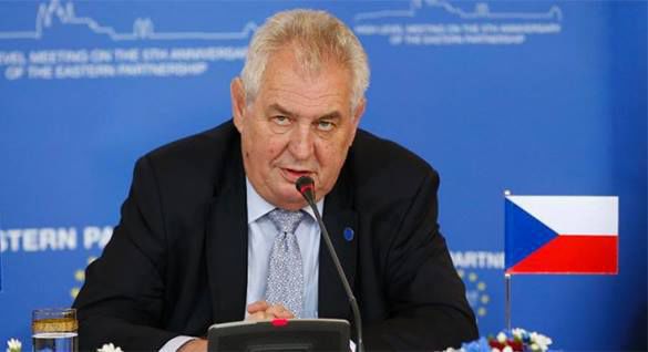 Президент Чехии также высказался за объединение усилий международного сообщества с вооруженными силами Сирии в борьбе.