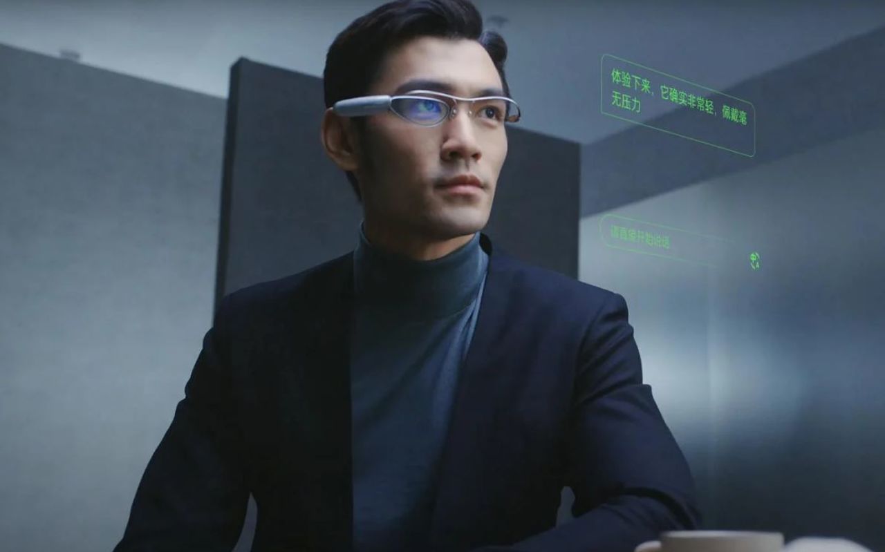 OPPO представила очки дополненной реальности со встроенным переводчиком.