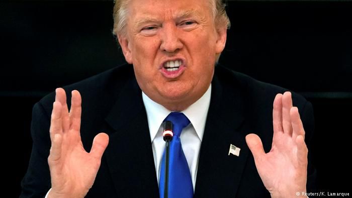 Президент Трамп напомнил о своем праве помилования.
