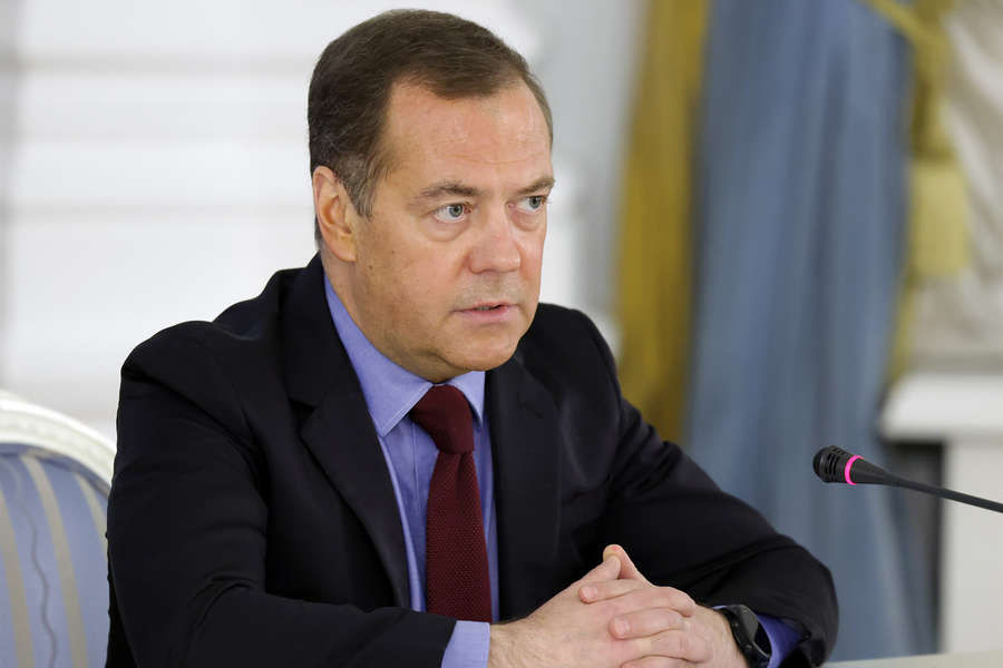Медведев: В Европу пришел «призрак коммунизма».