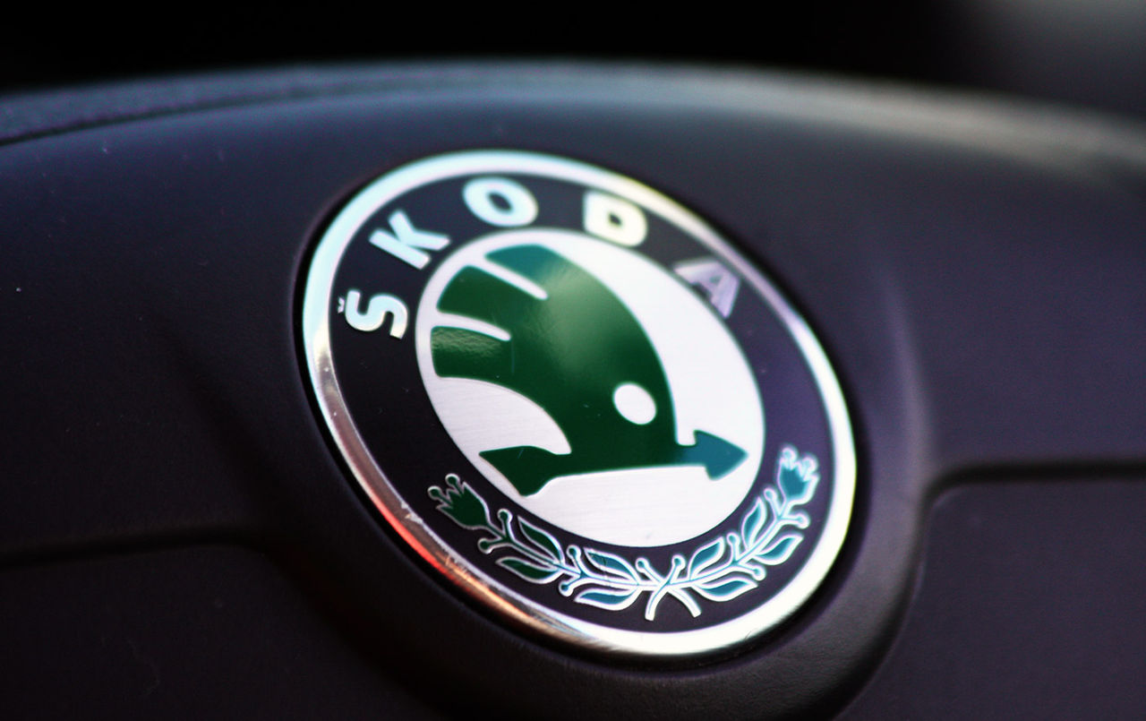 Skoda отзывает 1,7 млн автомобилей по всему миру: из-за болта можно потерять управление.