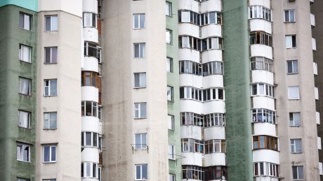 Experții economici spun că, cel mai des, moldovenii pun locuințele în gaj pentru că au nevoie de bani pentru cheltuieli curente sau investiţii.