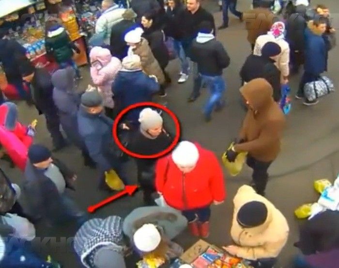 На видео оказались запечатлены преступные группировки, в которые входят женщины.