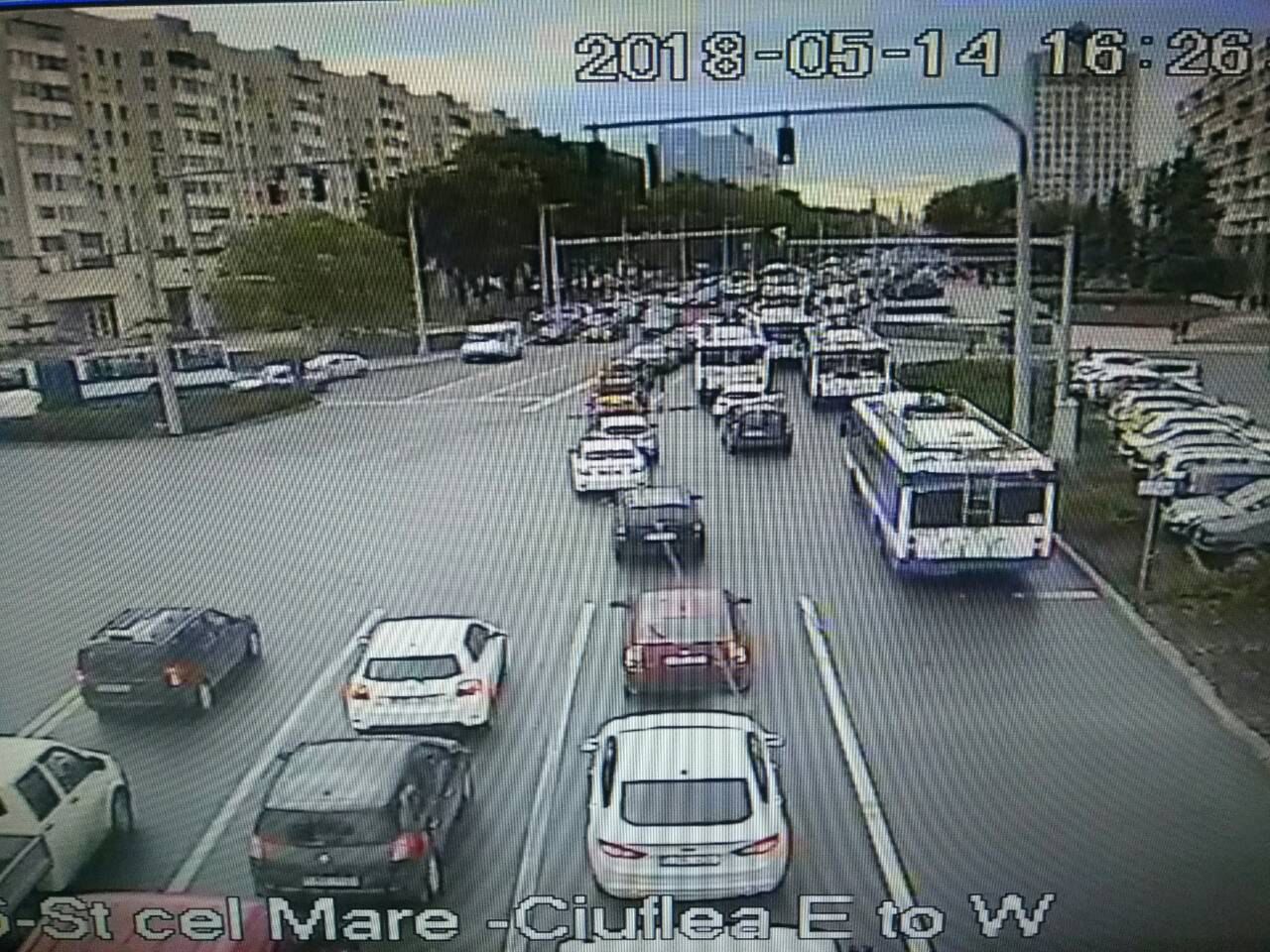 Вечером в Кишиневе образовались дорожные пробки.