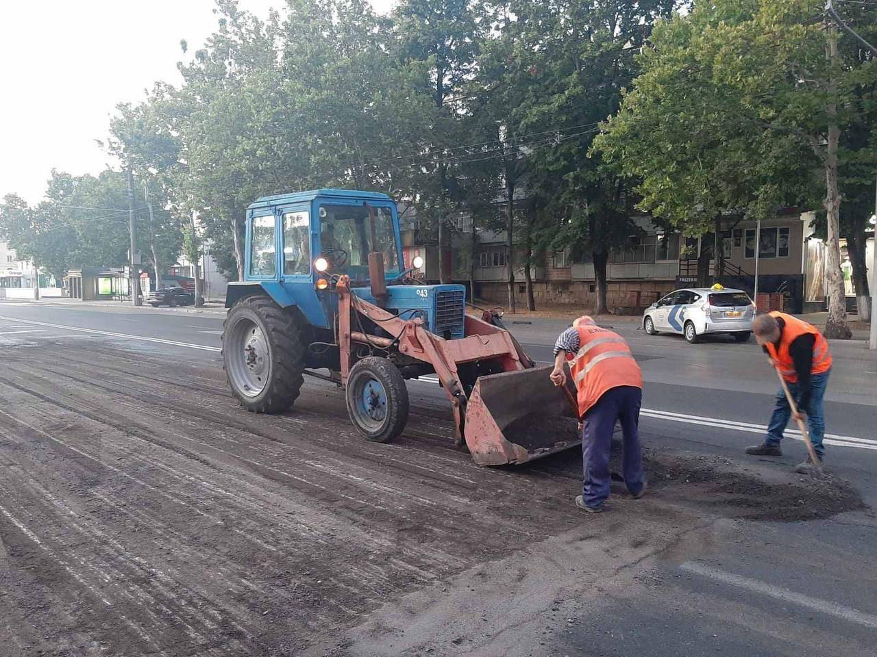 На улице Каля Ешилор начались работы по восстановлению проезжей части.