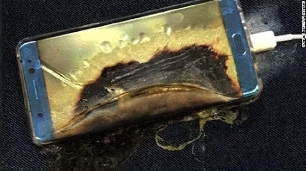 Bateriile montate în unele din telefoanele Samsung Galaxy Note 7 nu aveau dimensiunile potrivite. Foto: WGN-TV