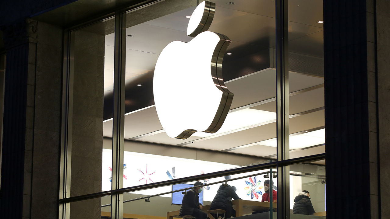 Anularea de către Trump a tarifelor pentru electronice a salvat Apple de o criză severă.