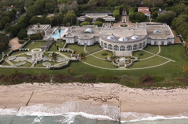 De asemenea, trebuie reamintit faptul că în februarie Rybolovlev a cumparat pentru 20 milioane dolari o casă de celebrul actor american Will Smith. 