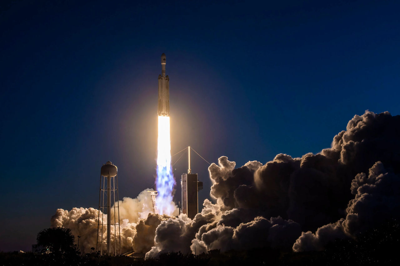 Запуск Falcon Heavy состоялся в ночь на понедельник из космического центра во Флориде. 