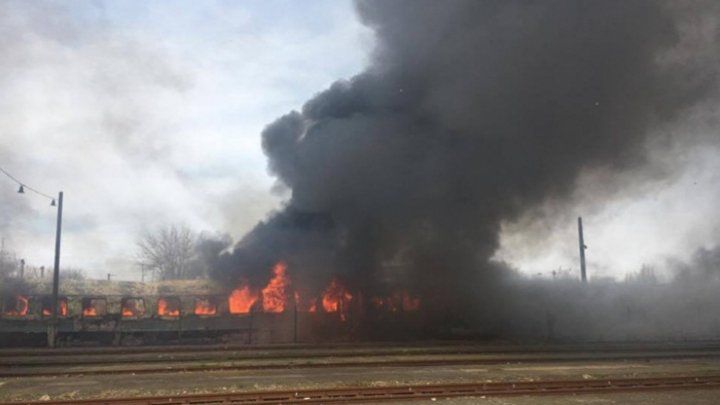 Un vagon marfar s-a aprins noaptea trecută în zona gării din Strășeni.
