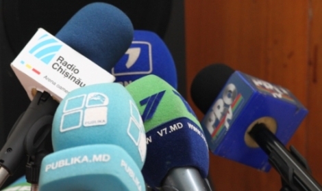 Grupul de lucru va propune Parlamentului modificări ale legislaţie, care să permită retransmisiunea programelor acestor posturi.