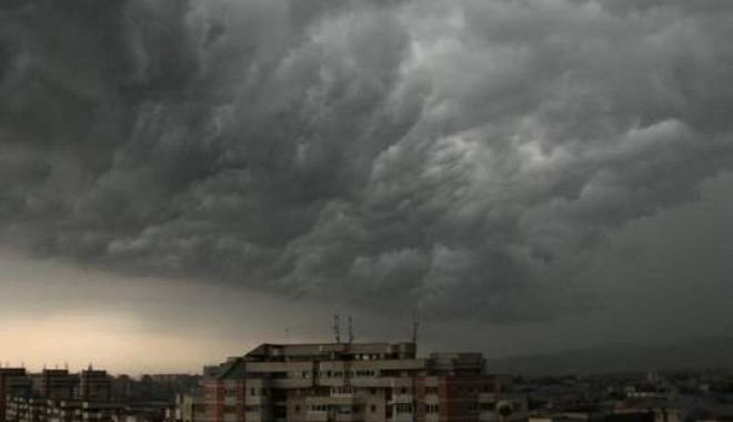 Материальный ущерб, нанесенный в результате проливных дождей с сильным ветром и градом, превысил 211 млн леев. Фото: cugetlibe.ro
