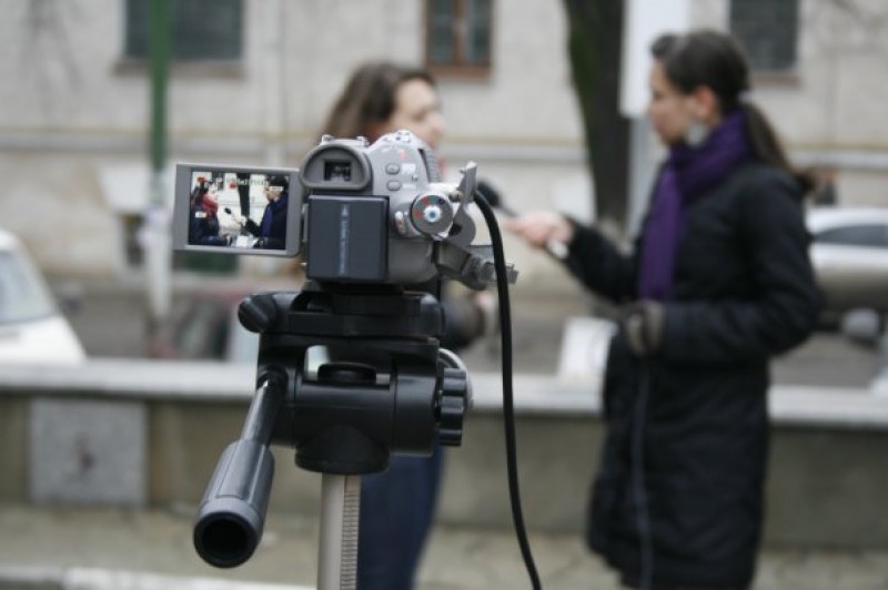 Accesul în şcoală a altor persoane decât membri ai familiei elevului, inclusiv reprezentanți mass-media, poate avea loc în urma unei coordonări prealabile cu administraţia instituţiei de învățământ.