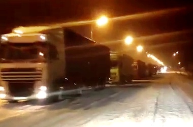 Водители в России выбираются из пробки в которой стояли 3 дня.