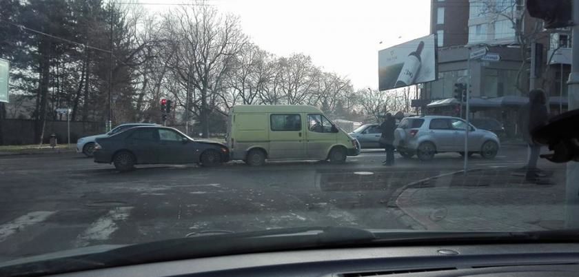 Accident în lanț la Buiucani cu implicarea unui Lexus. Foto: today.md
