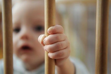 Молдавским гражданам легче отказаться от своих детей, чем приютить чужого малыша.