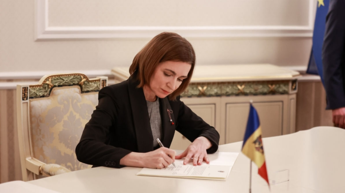 Ручку Майи Санду продали на аукционе за €6 тысяч.
