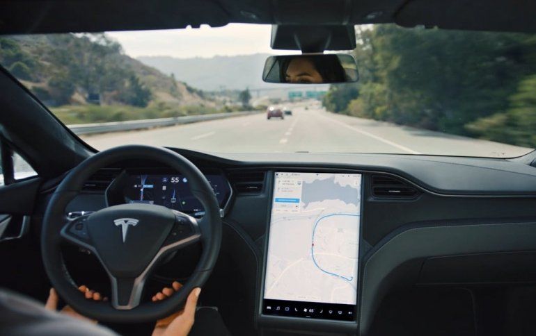 Tesla усилит систему обнаружения пешеходов и велосипедистов.