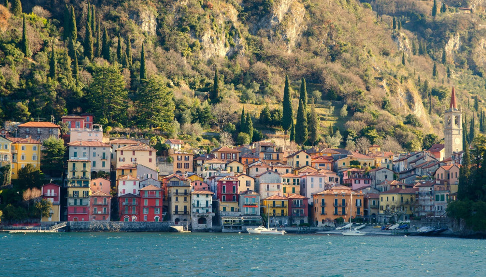 Italia a început să vândă recipiente cu aer din Lacul Como.
