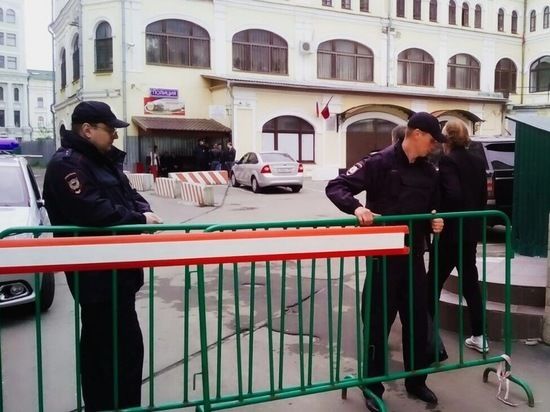 Неизвестные осквернили захоронения и памятники на кладбище в Мадриде.