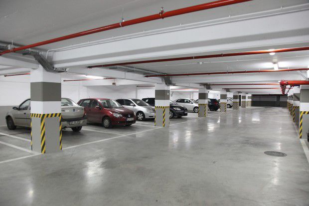 Proiectul ambiţios privind construirea unei parcări subterane în Piaţa Marii Adunări Naţionale va rămâne doar pe hârtie.