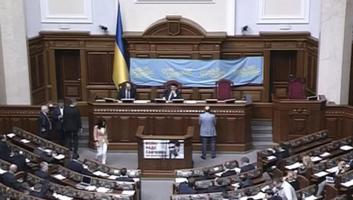 Верховная Рада Украины планирует к 9 мая принять пакет законопроектов, которые запретят коммунистическую идеологию в стране.