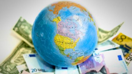 Preţul petrolului va scădea, iar economia Chinei va încetini. Foto: businesstech.co.za