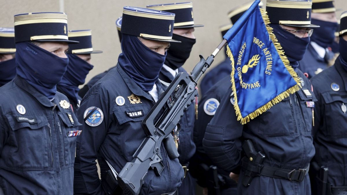 Șeful Jandarmeriei Naționale din Franța a avertizat cu privire la posibilitatea unui conflict armat în țară.