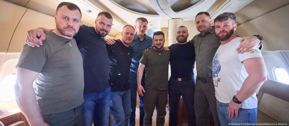 Пятеро командиров из "Азовстали" готовятся вернуться на фронт.