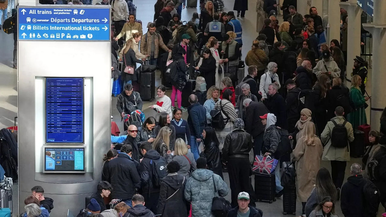 Trenurile din Londra către țările UE, suspendate: Pană de curent în tunelul de sub Canalul Mânecii.