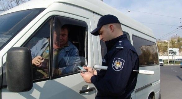 De la începutul anului, pe întreg teritoriul țării, au fost depistați și sancționați 363 de persoane care au urcat la volanul mașinii fără a deține permis de conducere.