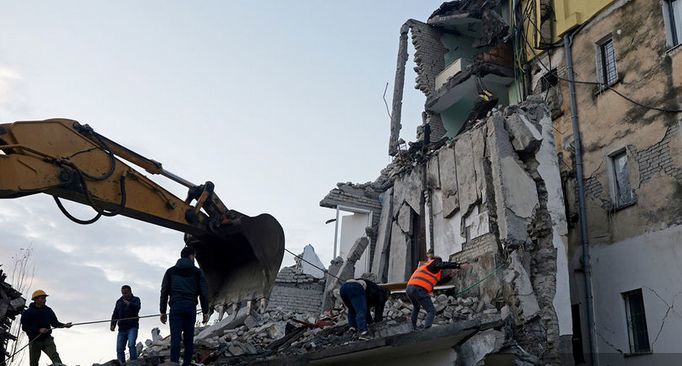 Возросло число жертв землетрясения в Албании.
