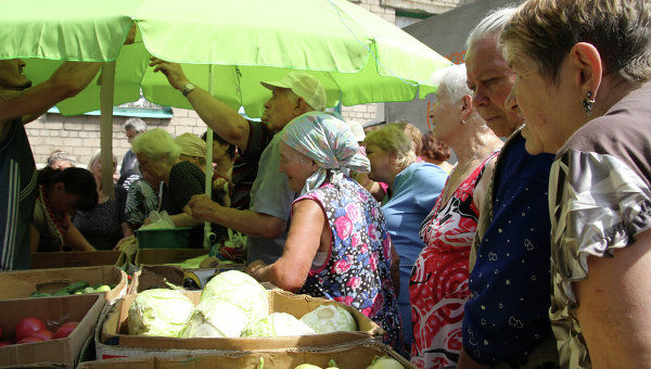 Введя блокаду, Украина постепенно вытесняет из региона людей, денежные потоки, а также снижает товарооборот.