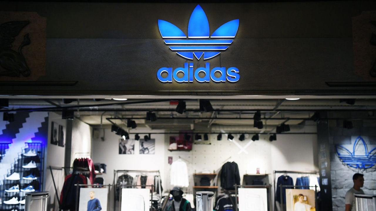  Adidas сообщила о годовом убытке впервые за 30 лет.