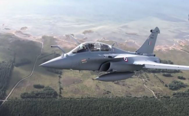 Индия перебросила истребители Rafale к границе с Китаем в Ладакхе.