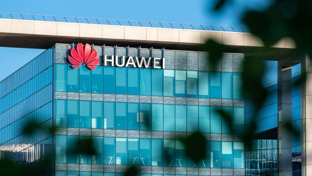 WSJ: Huawei готовится представить новый чип для ИИ-разработок.