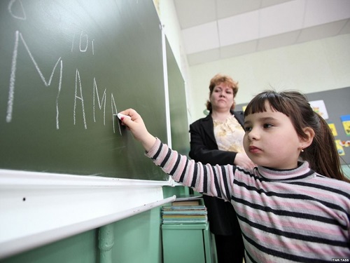 Преподавателям запретили выгонять детей из класса и ставить их в угол.