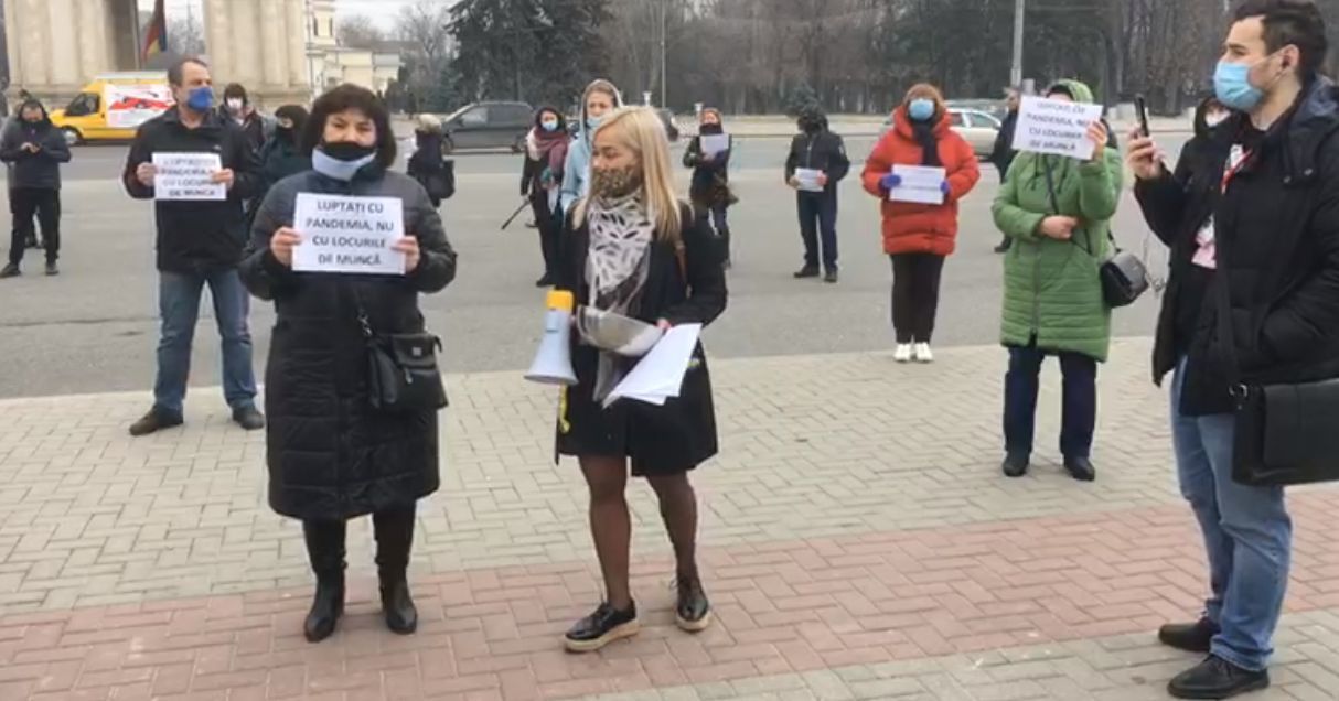 Сотрудники торговых центров вышли на протест: Мы хотим работать по выходным.